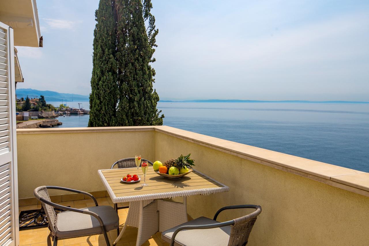 Apartments Villa Nora Rijeka Exterior photo